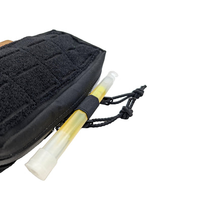 Admin Pouch Zip – détail du porte-cyalume
